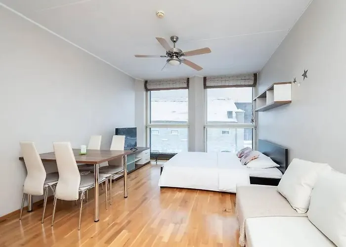 Charming 1 Bedroom In The Heart Of アパート *