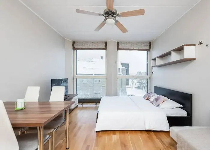 Charming 1 Bedroom In The Heart Of *