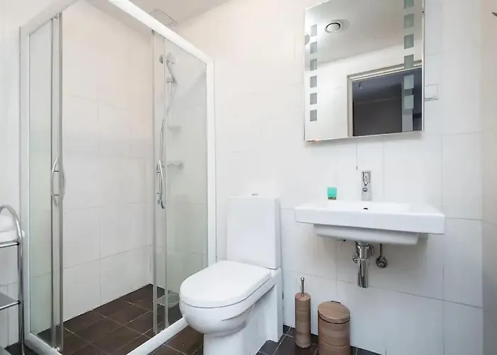 Charming 1 Bedroom In The Heart Of Apartment